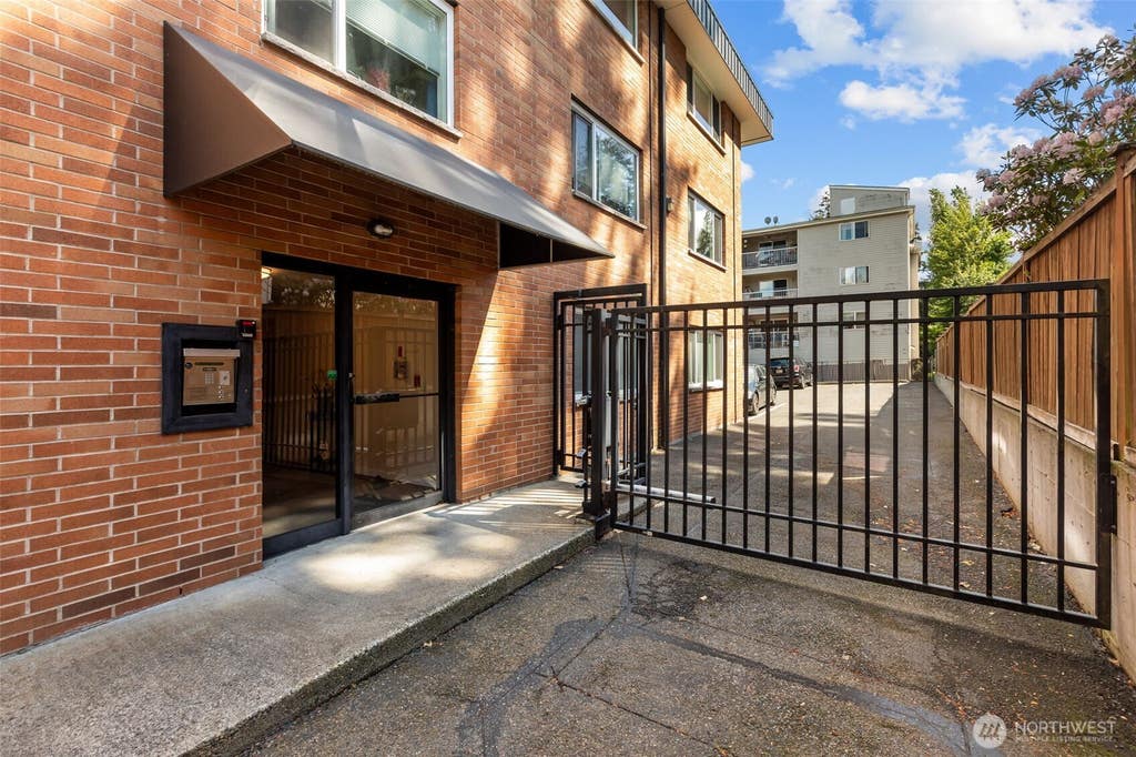 Photo of 845 NE 125th Street #404, Seattle, WA 98125 (MLS # 2550884)