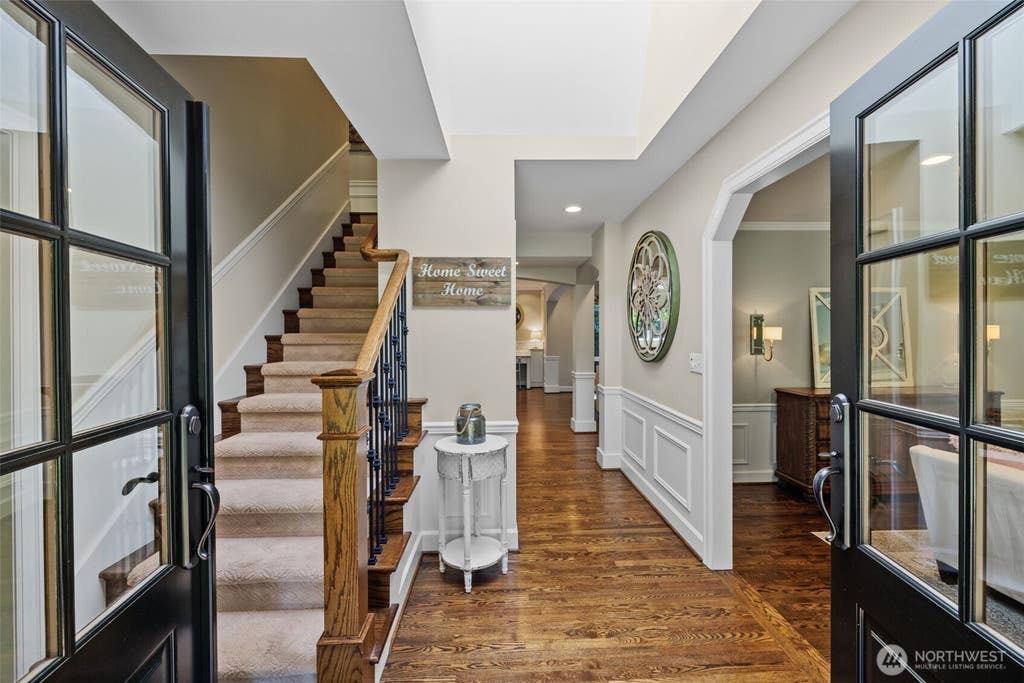 Photo of 22201 NE 28th Place, Sammamish, WA 98074 (MLS # 2533744)