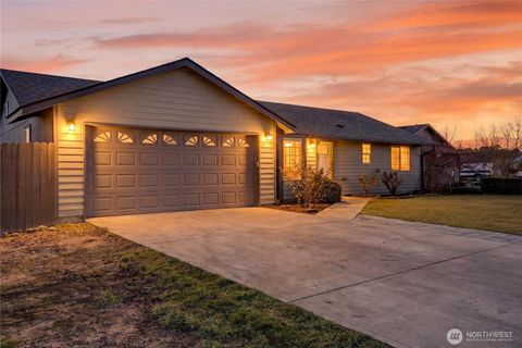 Photo of 1130 S Rose Place, Othello, WA 99344 (MLS # 2480783)
