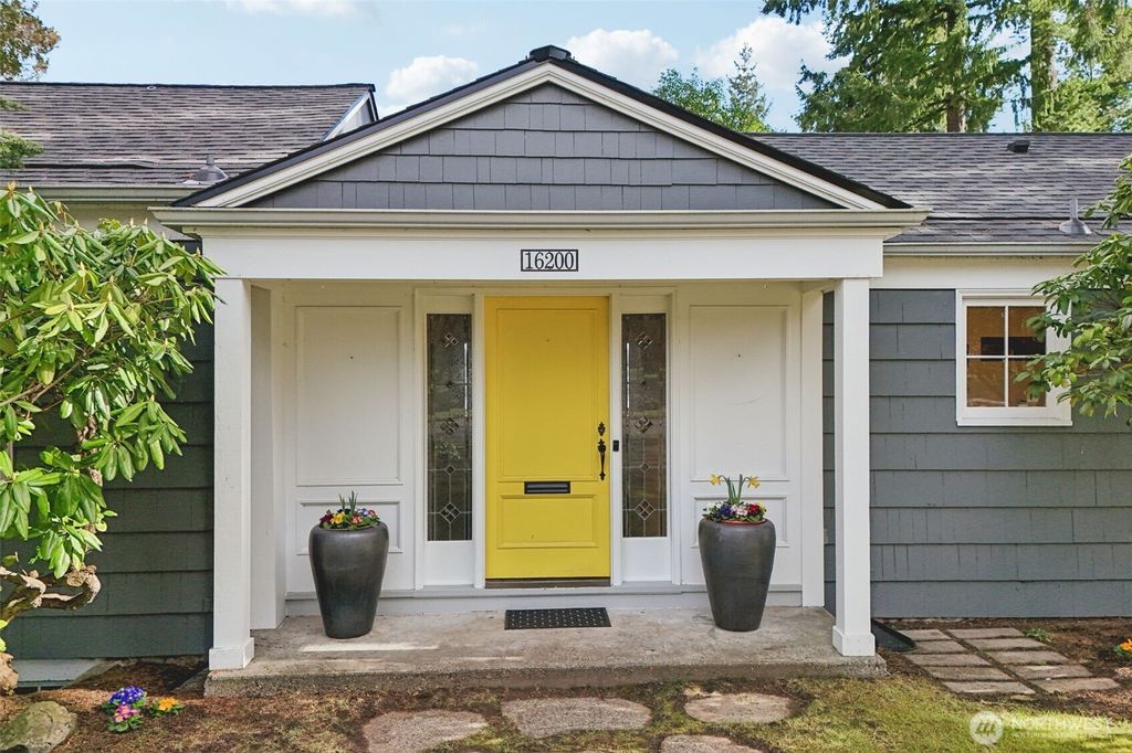 Photo of 16200 38th Avenue NE, Lake Forest Park, WA 98155 (MLS # 2484460)