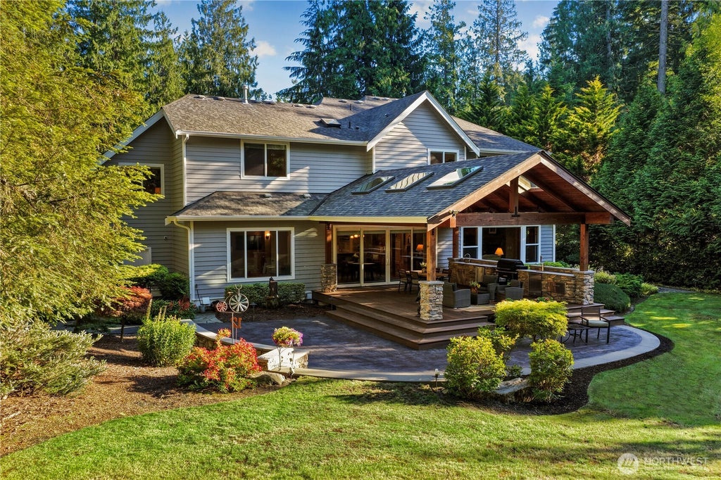 Photo of 25122 NE 18th Street, Sammamish, WA 98074 (MLS # 2542141)