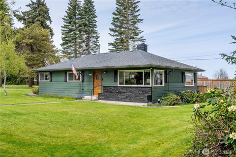 Photo of 733 W 14th Street, Port Angeles, WA 98363 (MLS # 2508496)