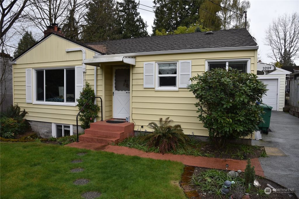 Photo of 3209 NE 94th Street St, Seattle, WA 98115 (MLS # 2262684)