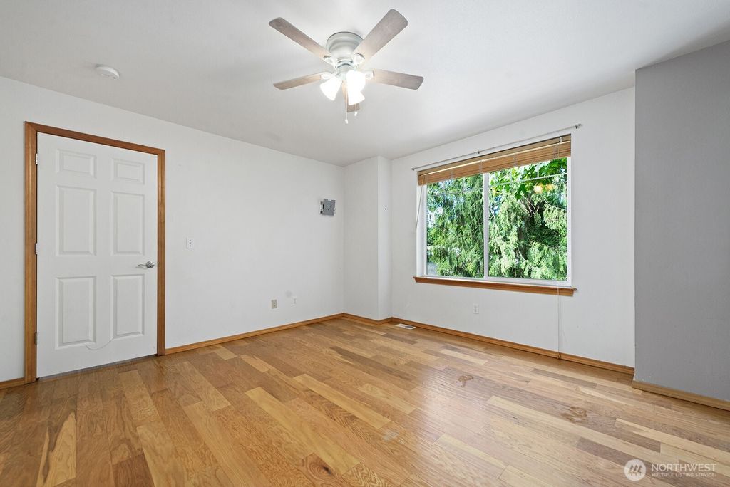 listing image 9368715527259738495