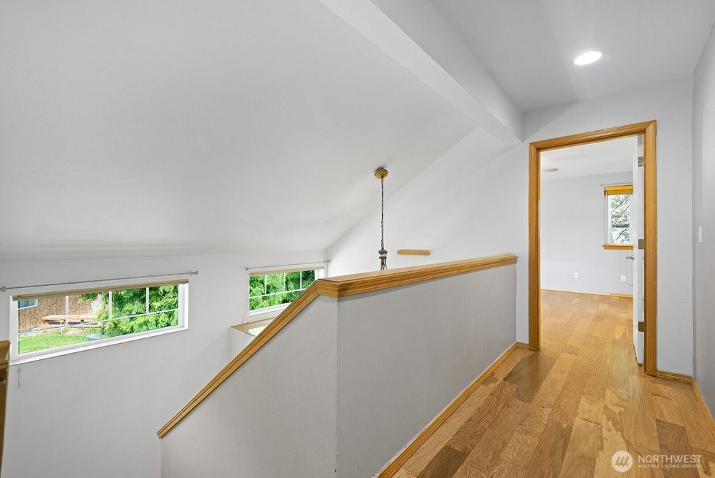 listing image 9361535535909641853