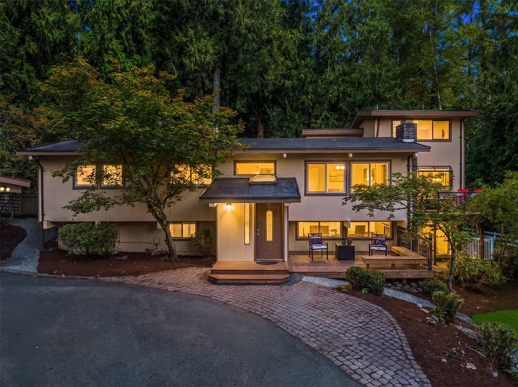 Photo of 12034 206th Place SE, Issaquah, WA 98027 (MLS # 2597414)