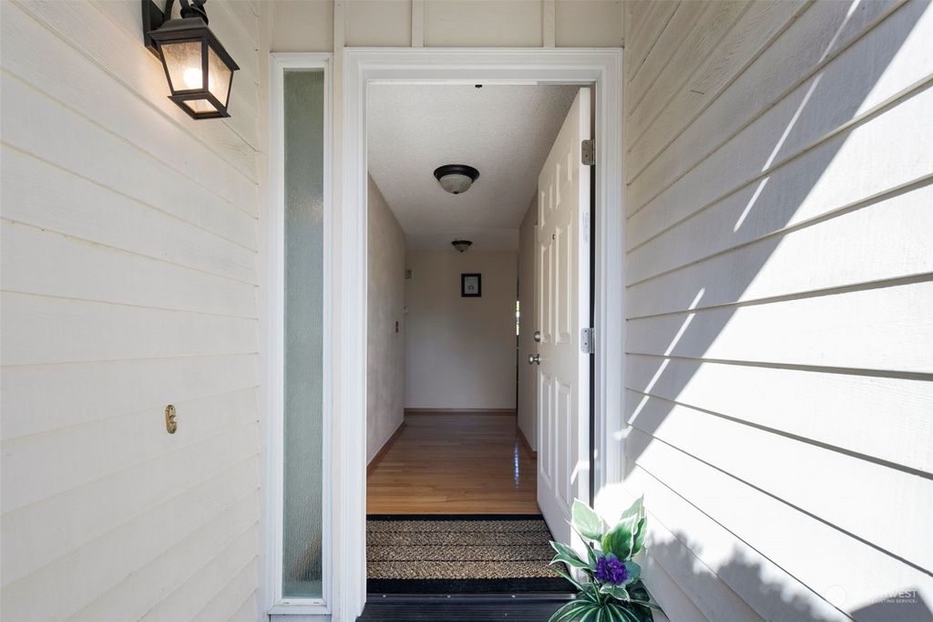 Photo of 2110 175th Avenue NE, Redmond, WA 98052 (MLS # 2141512)