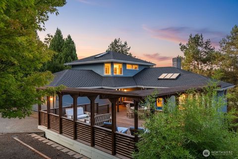 Photo of 4660 NE 89th Street, Seattle, WA 98115 (MLS # 2446613)