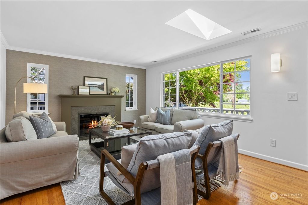 Photo of 1815 E Calhoun St St, Seattle, WA 98112 (MLS # 2238894)