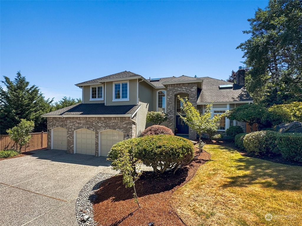 Photo of 16507 NE 50th Street, Redmond, WA 98052 (MLS # 2139908)