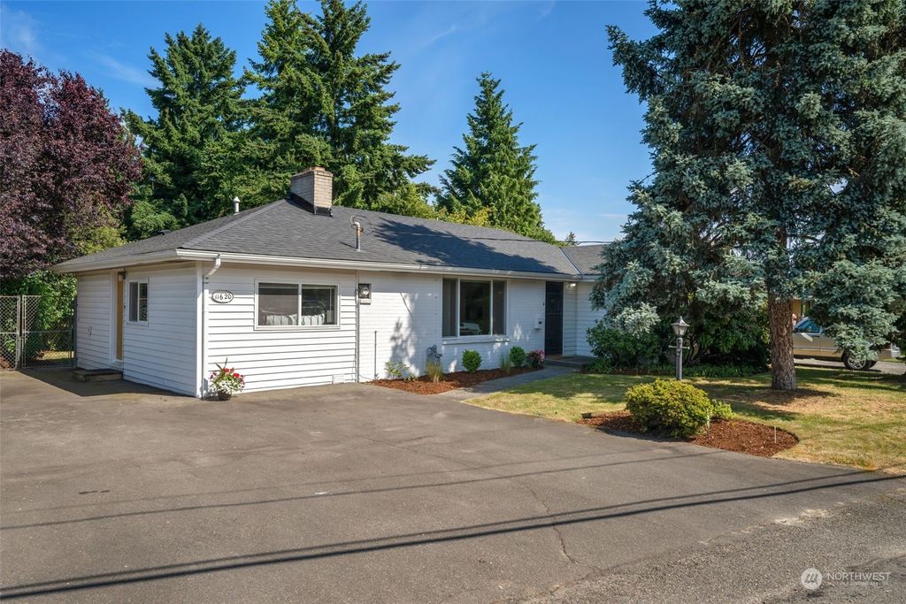 Photo of 11620 18th Avenue SW, Burien, WA 98146 (MLS # 2077414)