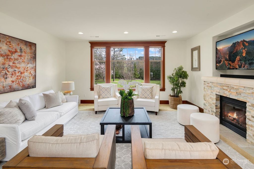 Photo of 815 4th Avenue NW, Issaquah, WA 98027 (MLS # 2052523)
