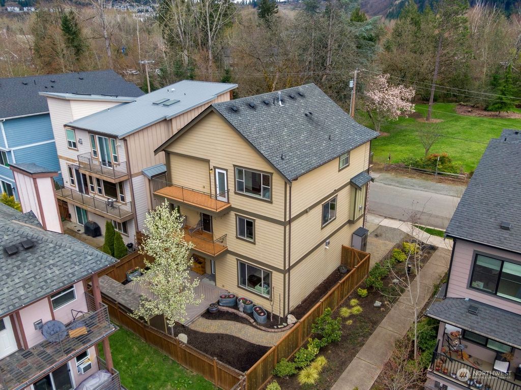 Photo of 815 4th Avenue NW, Issaquah, WA 98027 (MLS # 2052523)