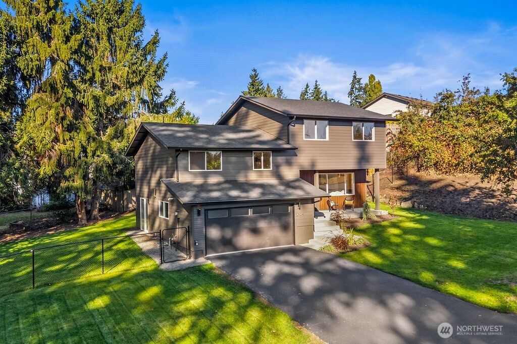 Photo of 12504 SE 104th Street, Renton, WA 98056 (MLS # 2456741)