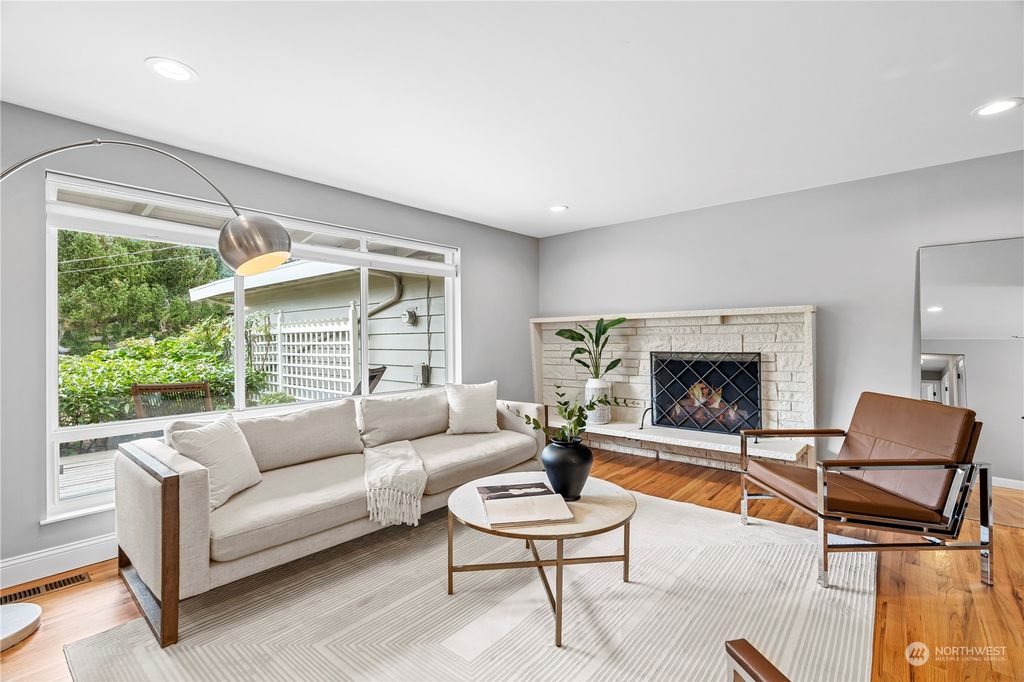 Photo of 1225 165th Avenue SE, Bellevue, WA 98008 (MLS # 2161022)