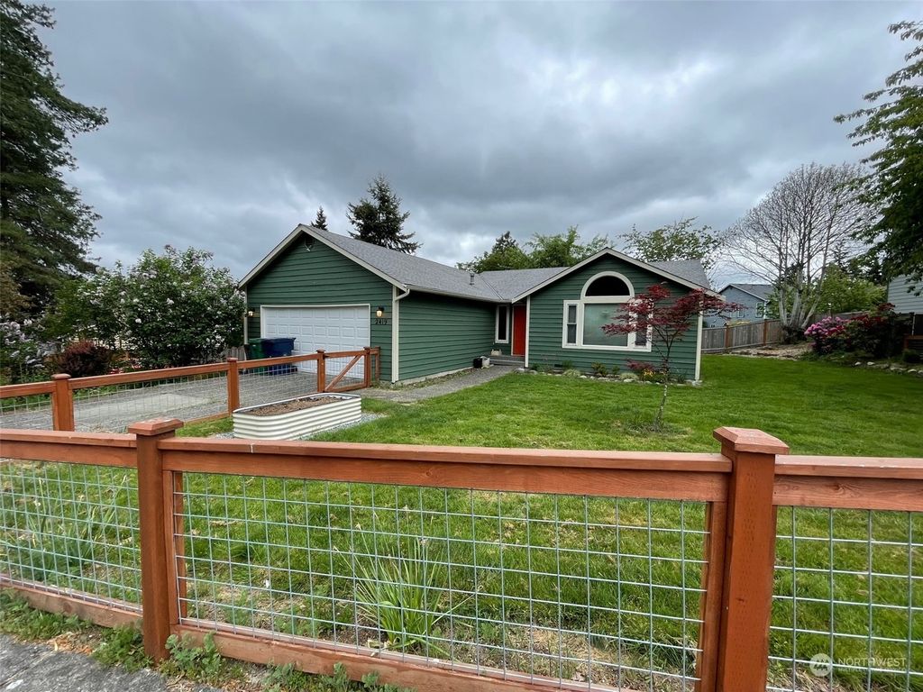 Photo of 2419 193rd Place SW, Lynnwood, WA 98036 (MLS # 2128275)