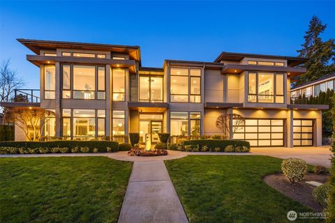 9216 NE 13th St Clyde Hill WA 98004