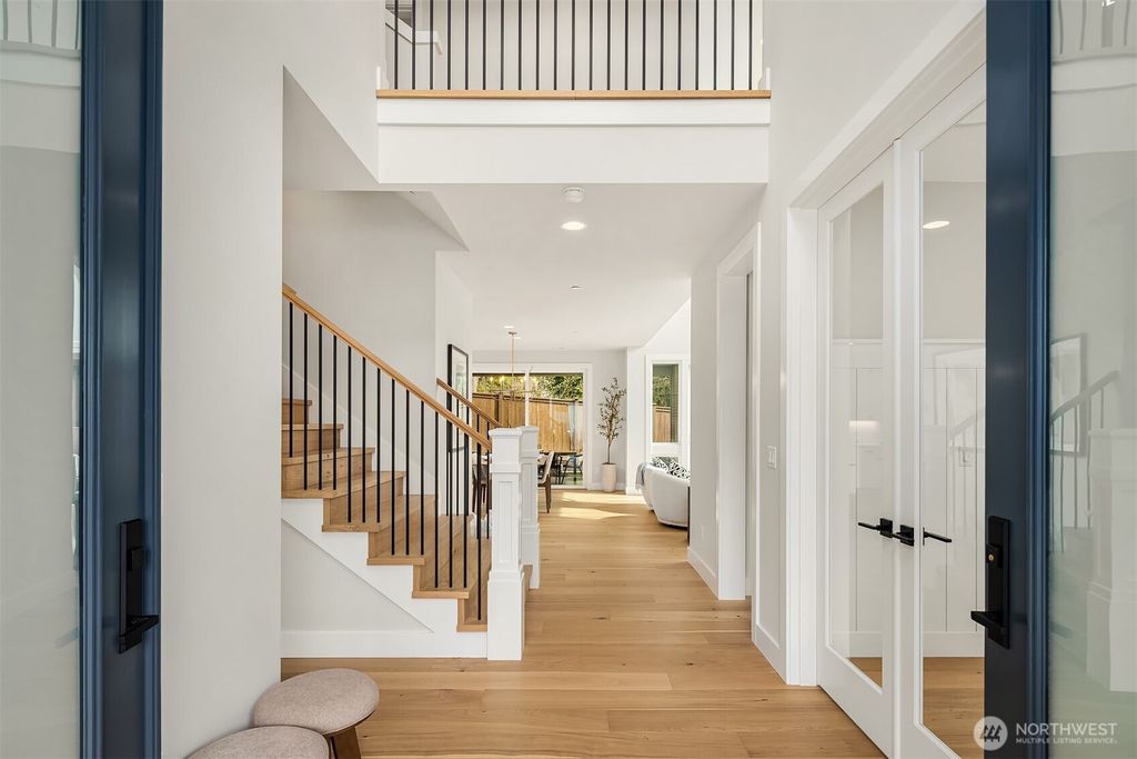 Photo of 18660 NE 53rd Street, Redmond, WA 98052 (MLS # 2498177)