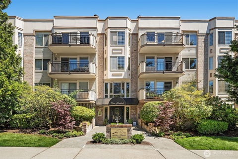 Photo of 200 99th Avenue NE #28, Bellevue, WA 98004 (MLS # 2579329)