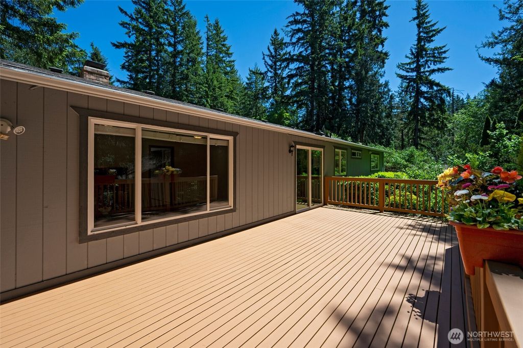 Photo of 819 211th Place NE, Sammamish, WA 98074 (MLS # 2383175)