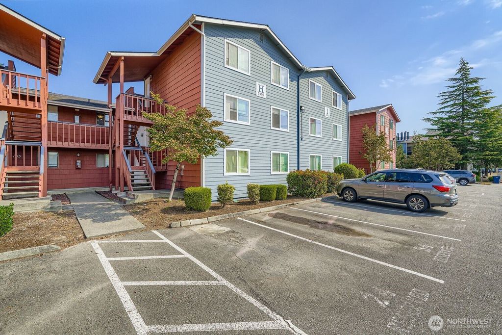 Photo of 3402 I Street NE #H202, Auburn, WA 98002 (MLS # 2426132)