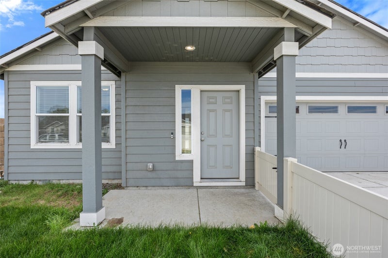 1009 W Maple Drive