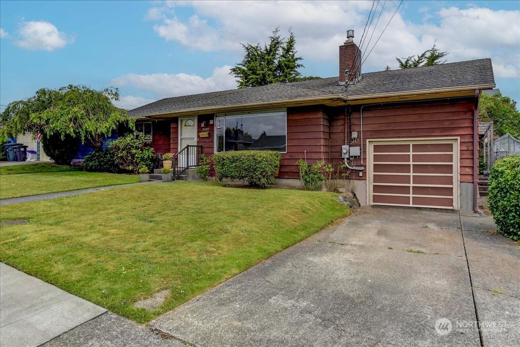 Photo of 2223 Oklahoma Avenue, Everett, WA 98201 (MLS # 2259929)