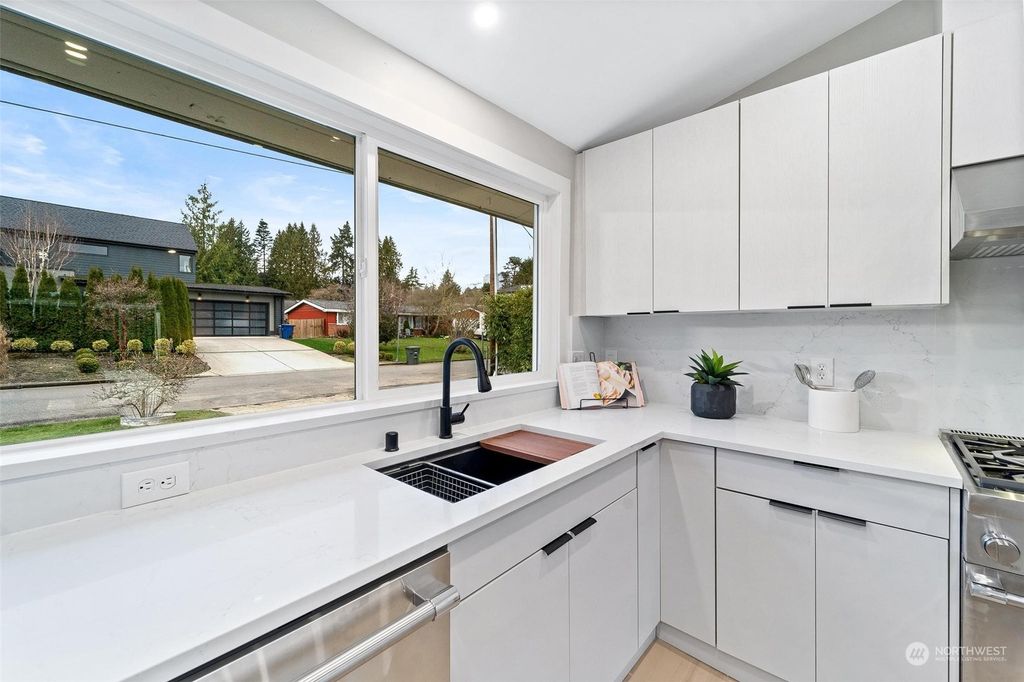 Photo of 300 111th Avenue SE, Bellevue, WA 98004 (MLS # 2239438)