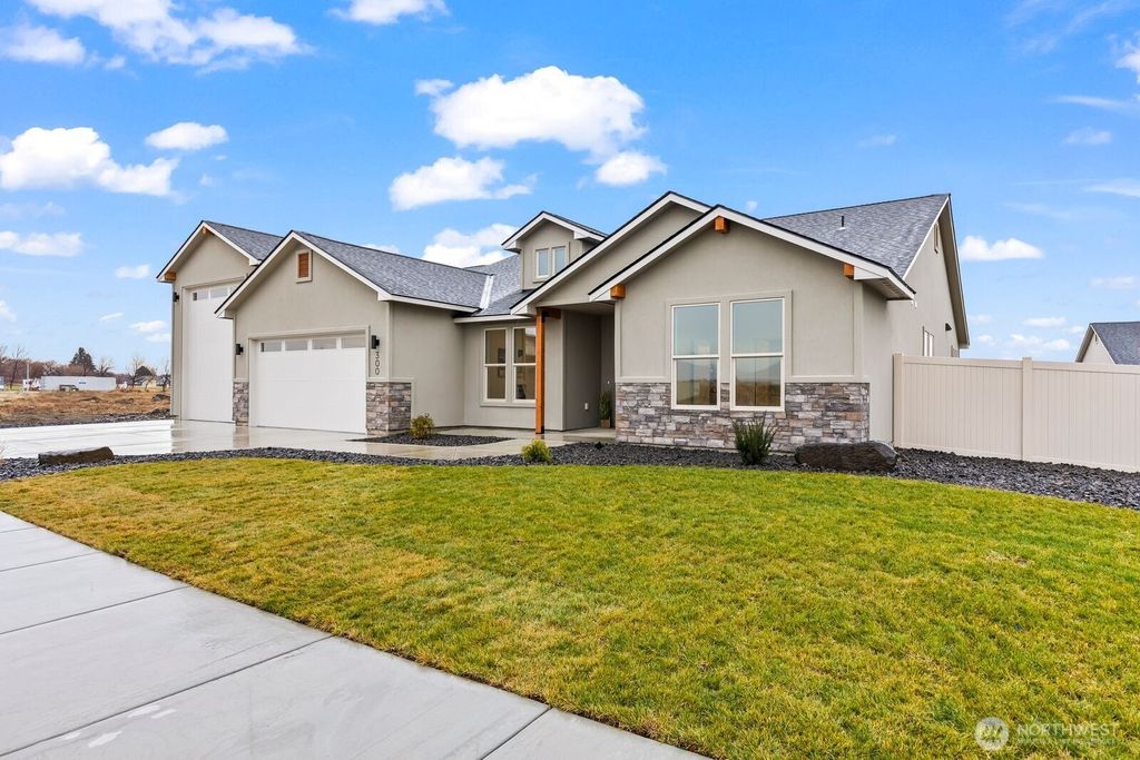 Photo of 300 E Ian Avenue, Ellensburg, WA 98926 (MLS # 2459855)