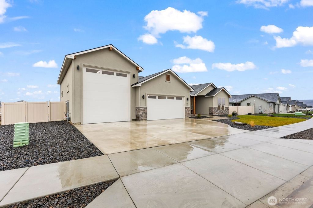 Photo of 300 E Ian Avenue, Ellensburg, WA 98926 (MLS # 2459855)