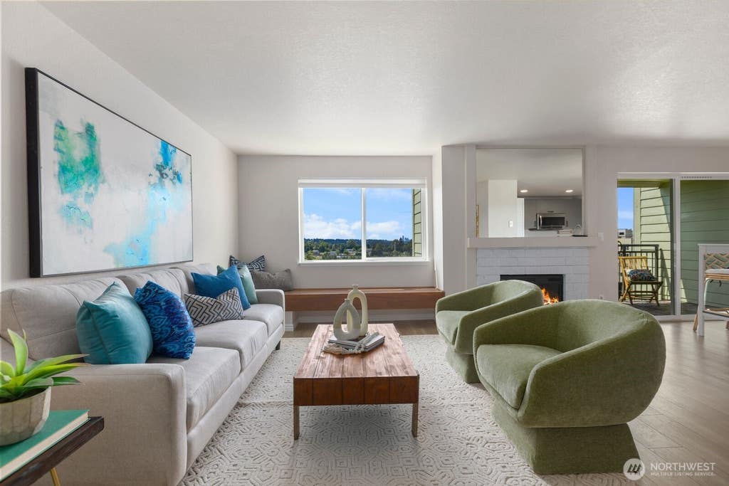 Photo of 3815 131st Lane SE #H4, Bellevue, WA 98006 (MLS # 2549303)