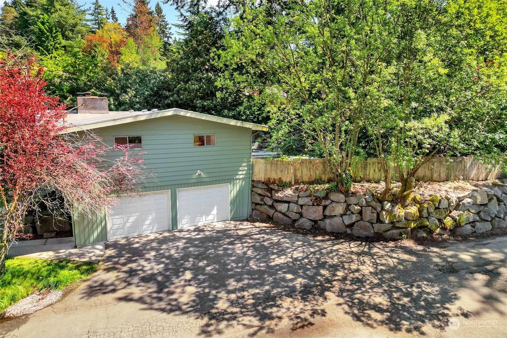 Photo of 6815 NE 155th Place, Kenmore, WA 98028 (MLS # 2066268)