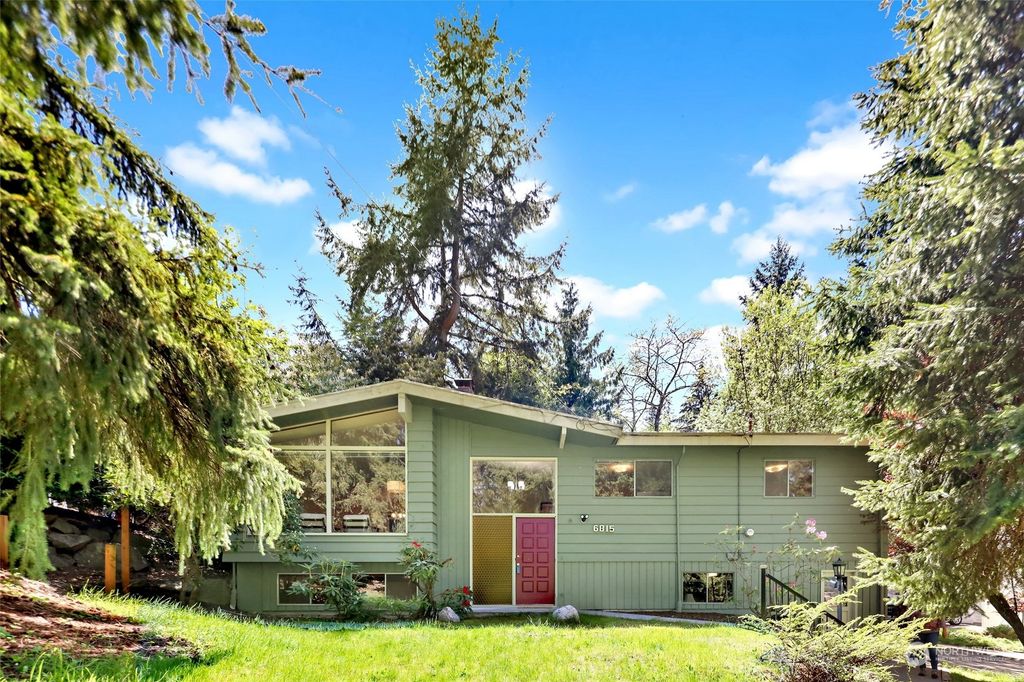 Photo of 6815 NE 155th Place, Kenmore, WA 98028 (MLS # 2066268)