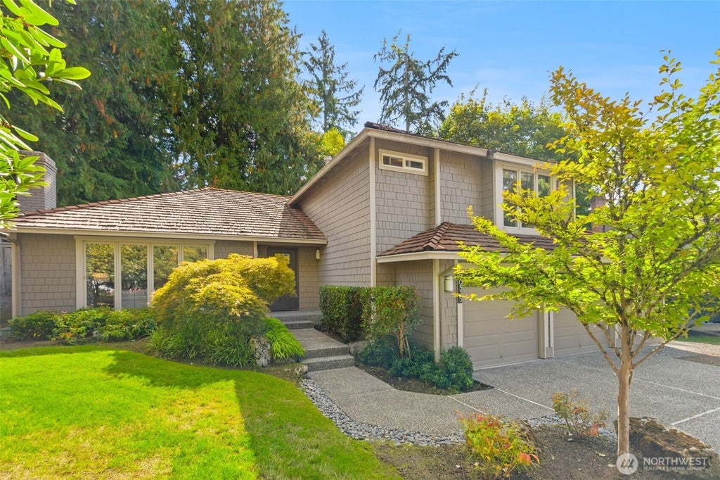 Photo of 20535 NE 37th Way, Sammamish, WA 98074 (MLS # 2589527)