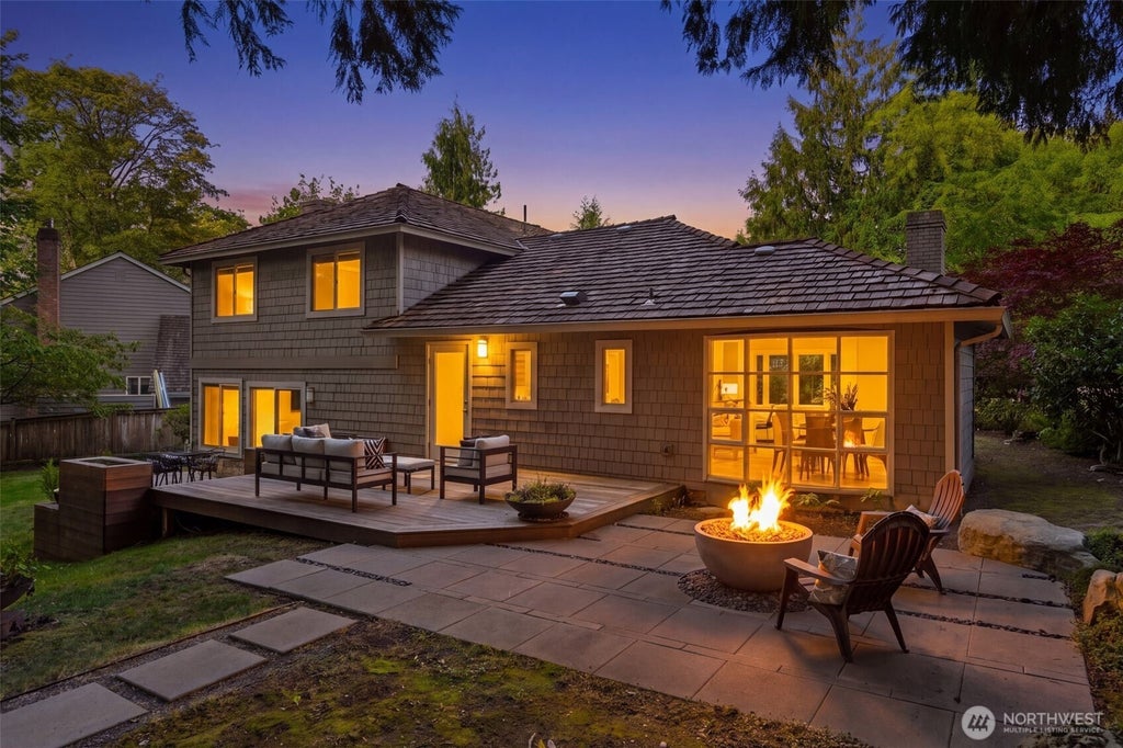 Photo of 20535 NE 37th Way, Sammamish, WA 98074 (MLS # 2589527)