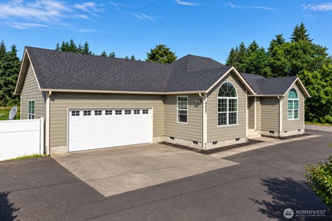 Photo of 4657 Ohio Street, Longview, WA 98632 (MLS # 2556321)