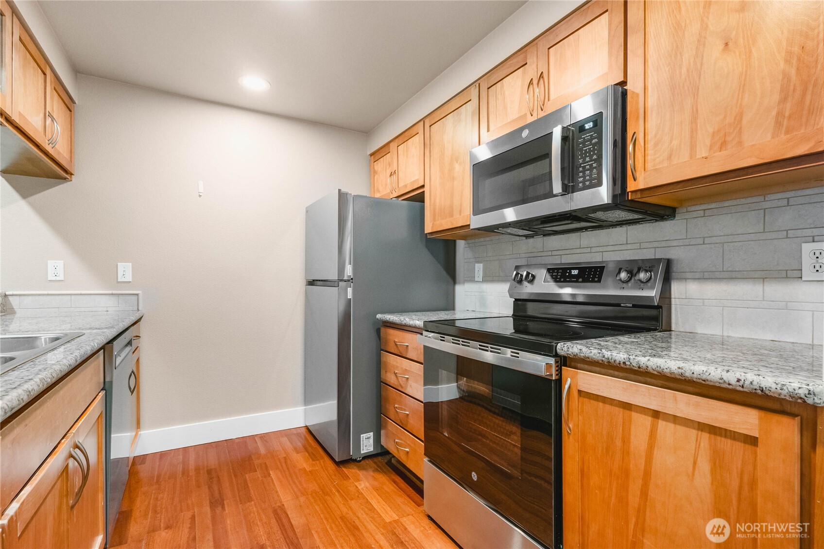 25 N Broadway 206