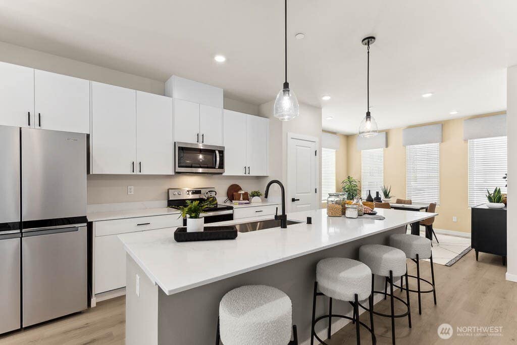 Photo of 16202 Manor Way #F1, Lynnwood, WA 98087 (MLS # 2571471)