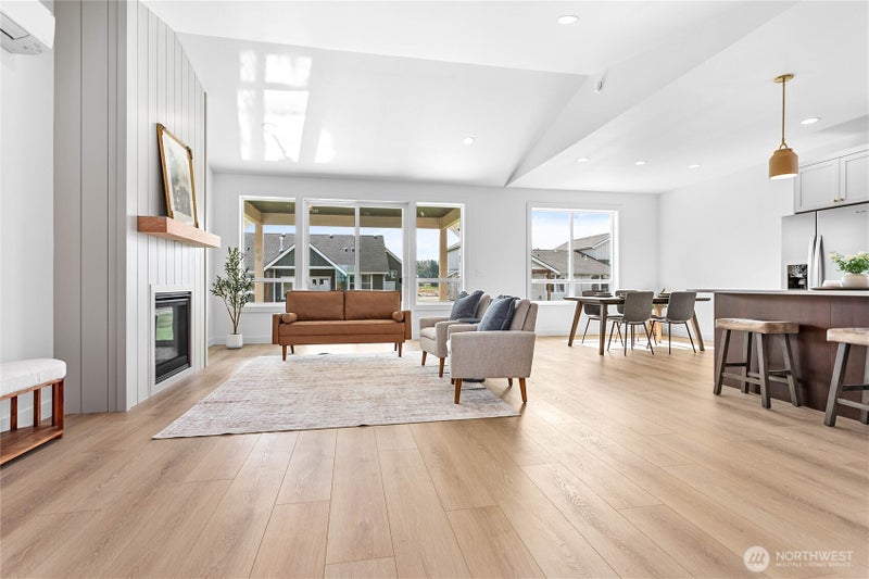 321 W 4th Street