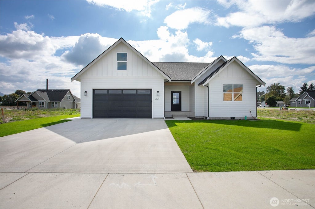 Photo of 321 W 4th Street, Everson, WA 98247 (MLS # 2582557)