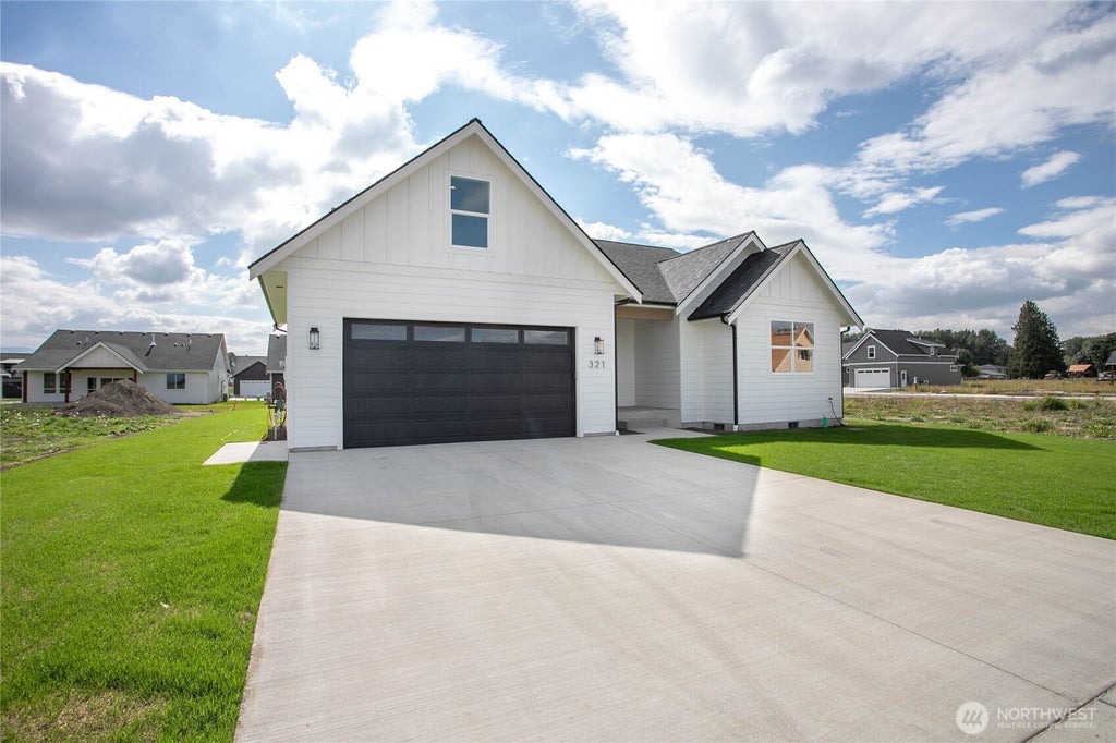 Photo of 321 W 4th Street, Everson, WA 98247 (MLS # 2582557)