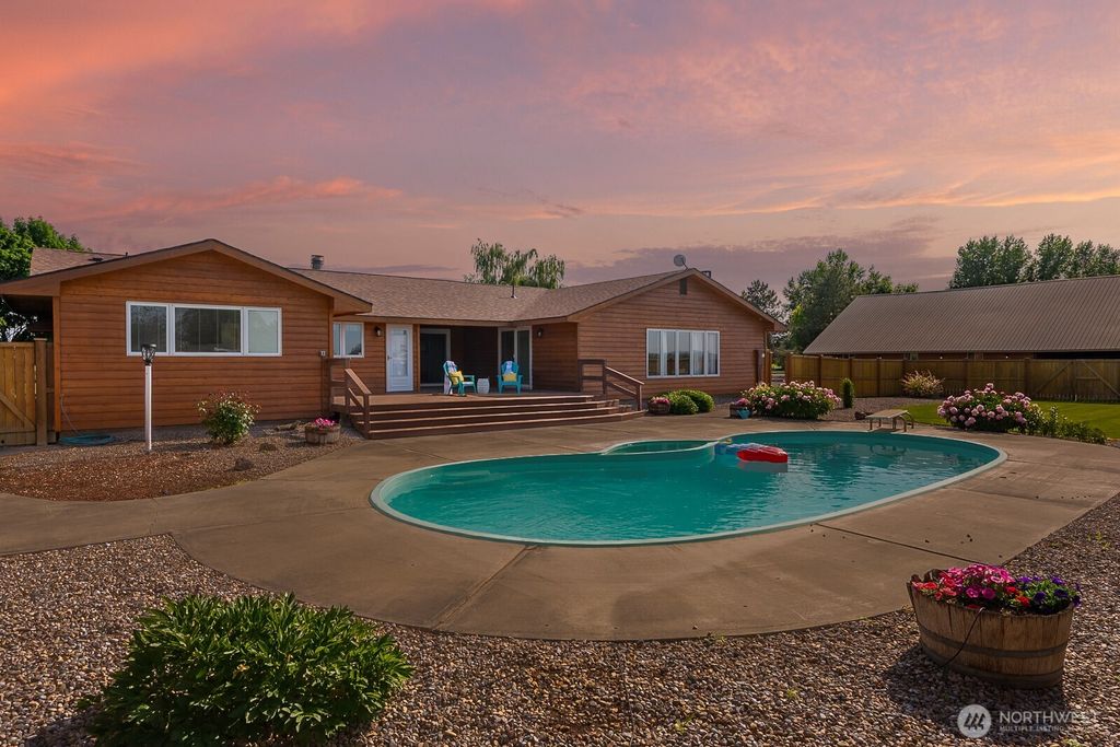 Photo of 710 S McKinney Road, Othello, WA 99344 (MLS # 2502571)