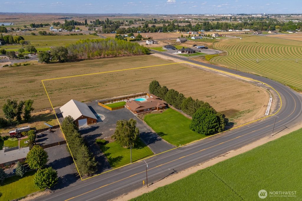 Photo of 710 S McKinney Road, Othello, WA 99344 (MLS # 2502571)
