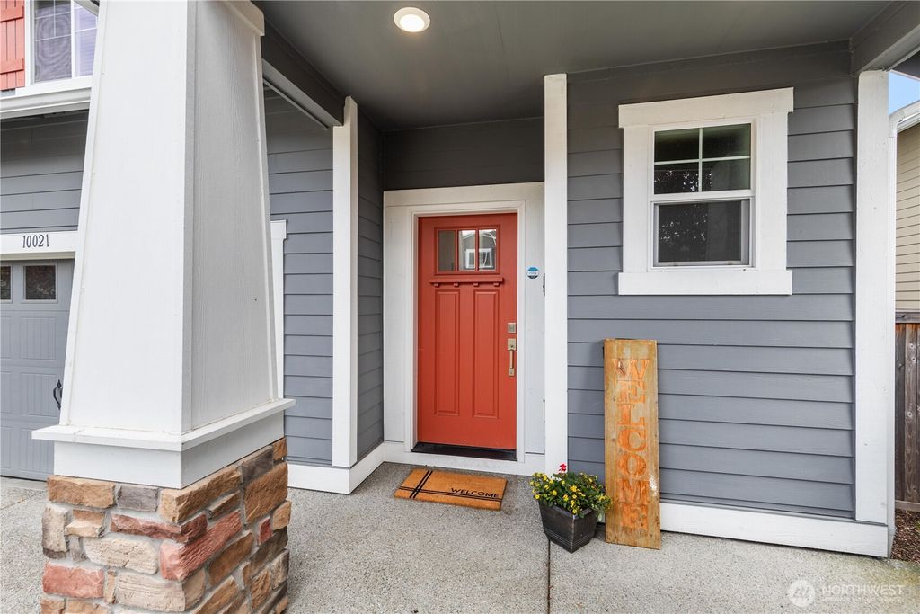 Photo of 10021 14th Place SE, Lake Stevens, WA 98258 (MLS # 2367616)