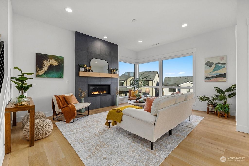 Photo of 553 Foothills Drive NW, Issaquah, WA 98027 (MLS # 2324366)