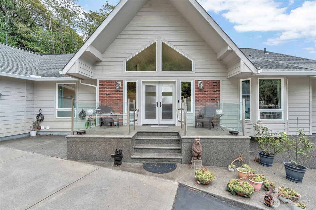 Photo of 1663 E STATE ROUTE 4, Cathlamet, WA 98612 (MLS # 2575328)
