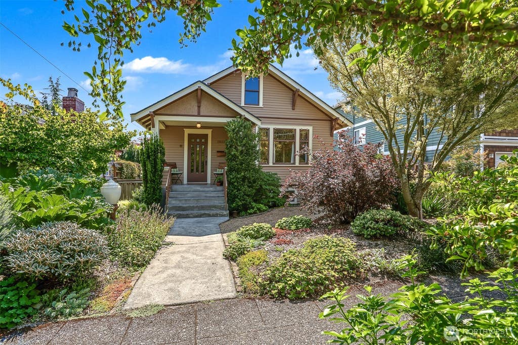 Photo of 2833 NW 69th Street, Seattle, WA 98117 (MLS # 2571352)