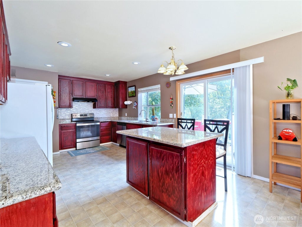 Photo of 1921 SW 331st Place, Federal Way, WA 98023 (MLS # 2588450)