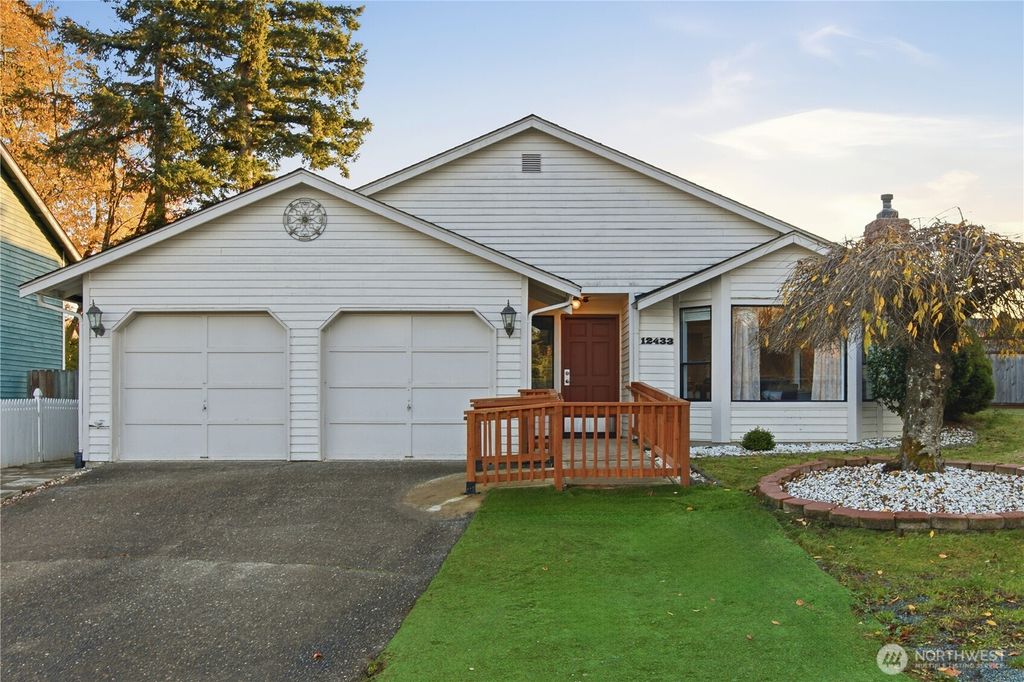Photo of 12433 SE 275th Place, Kent, WA 98030 (MLS # 2453560)