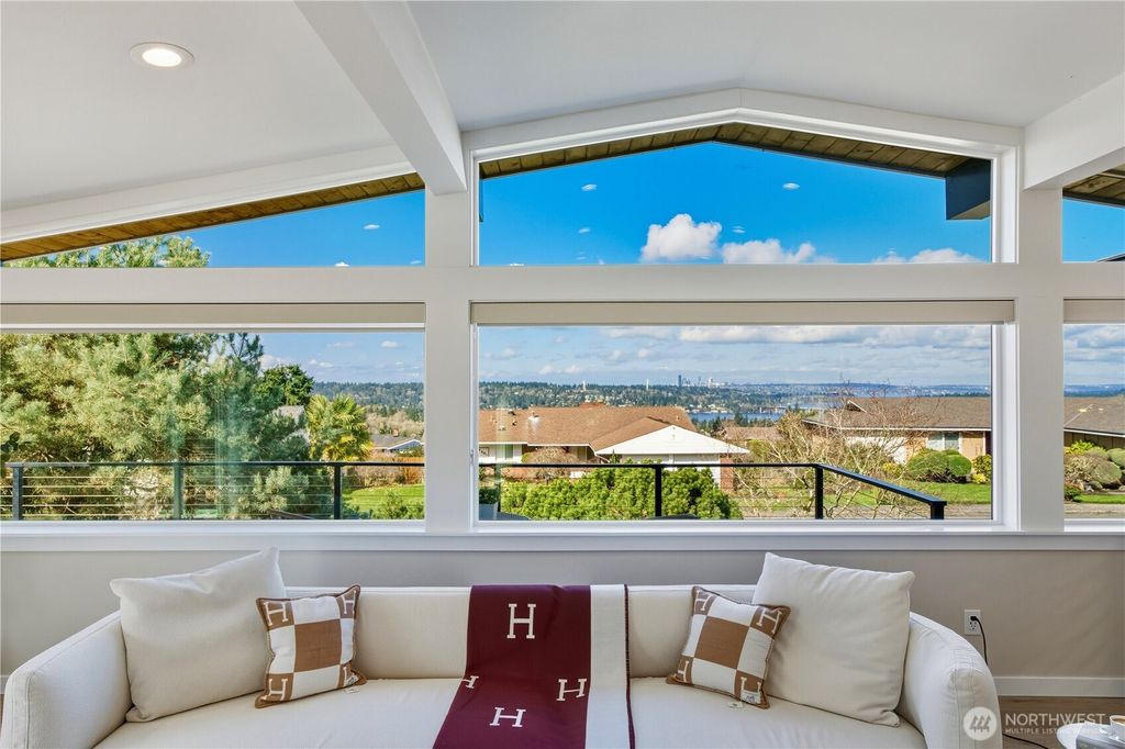 Photo of 4502 134th Place SE, Bellevue, WA 98006 (MLS # 2497790)